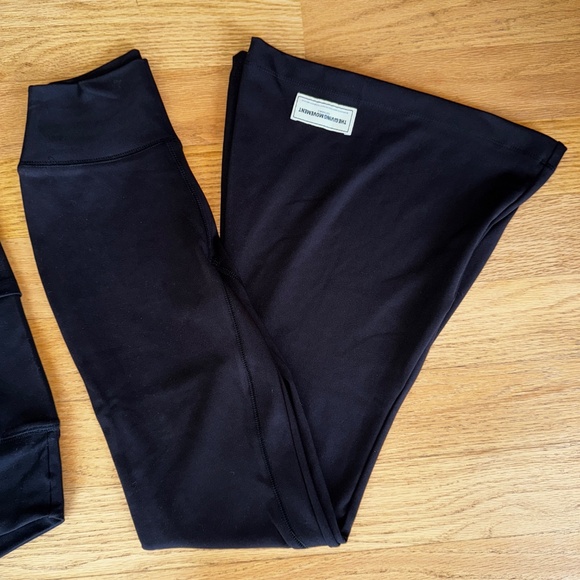 The Giving Movement (TGM) Black Leggings: LOT 2 - Picture 4 of 6